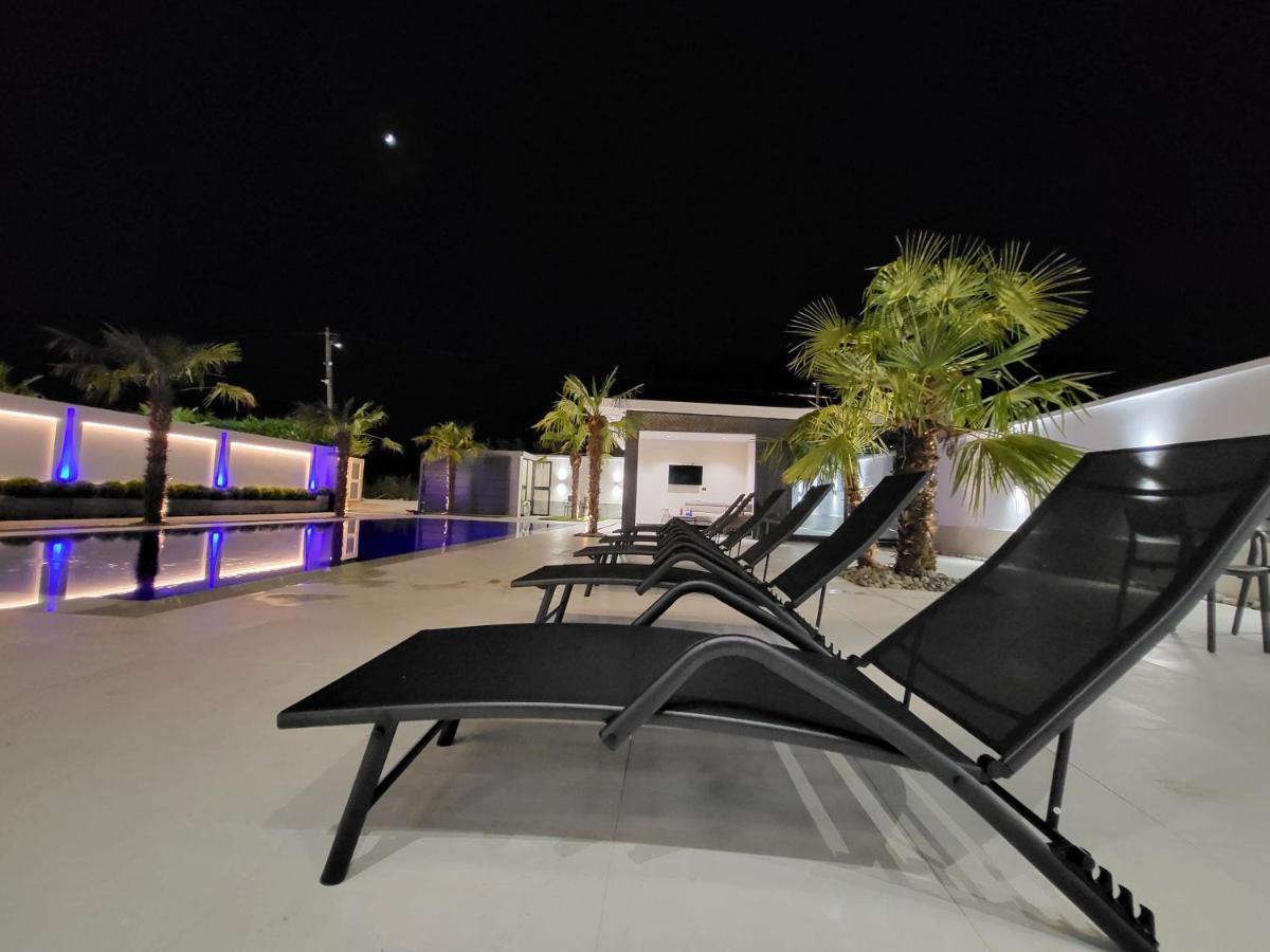 La Mirage Villa *