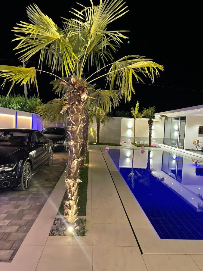La Mirage Villa *